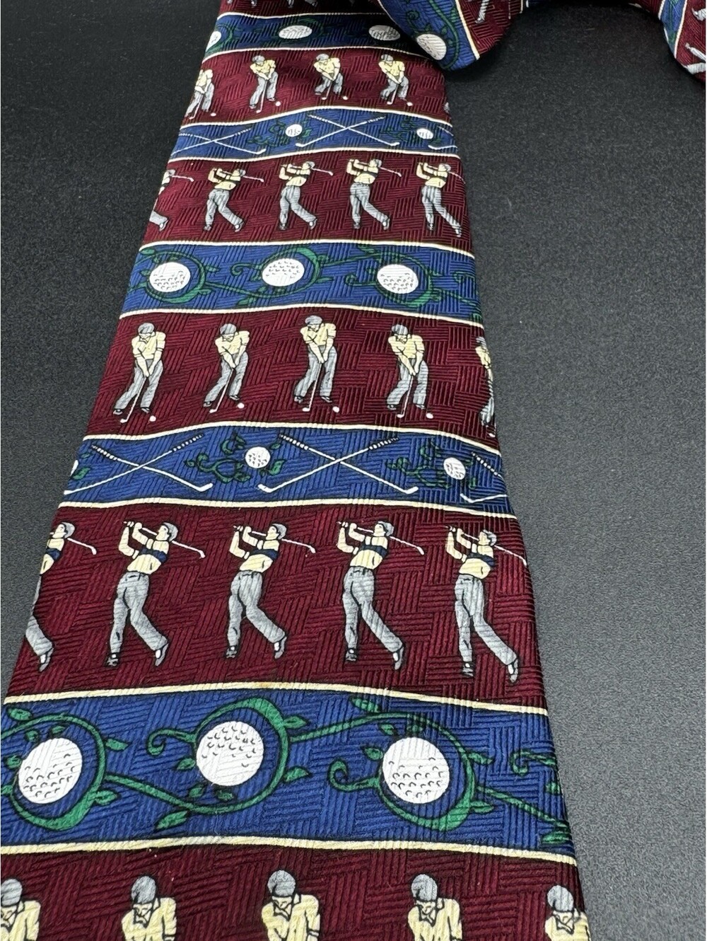 Vintage Fashion Neckwear Silk Golf Tie Golfer Clubs Balls 57” x 4” Novelty